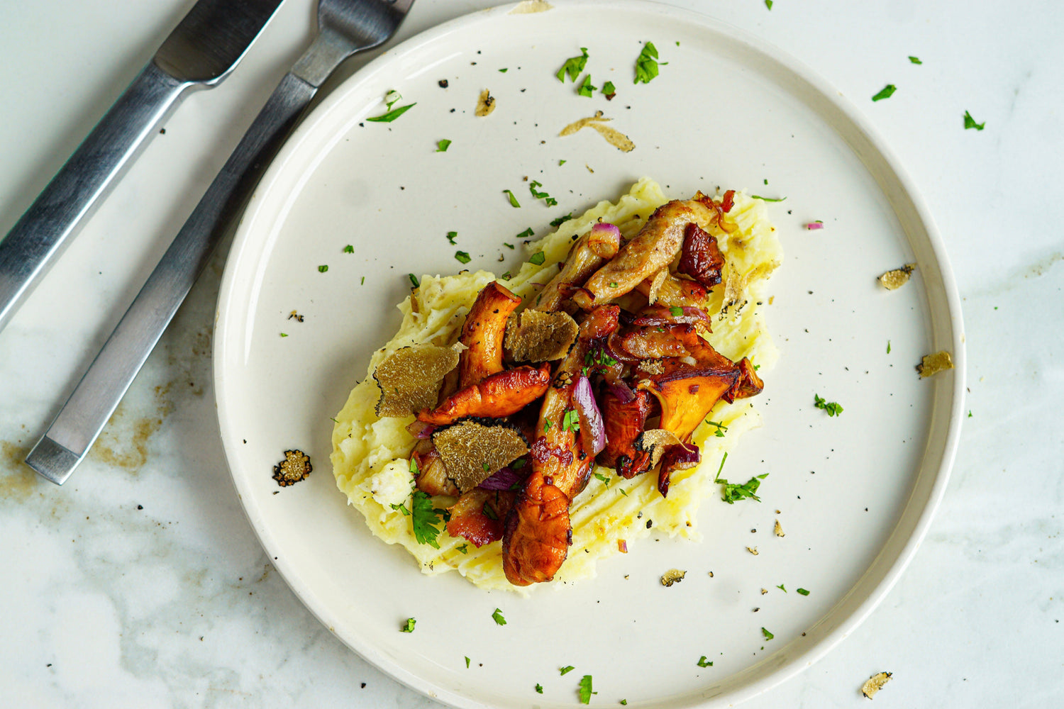 Secreto ibérique aux girolles sur purée de pommes de terre truffée