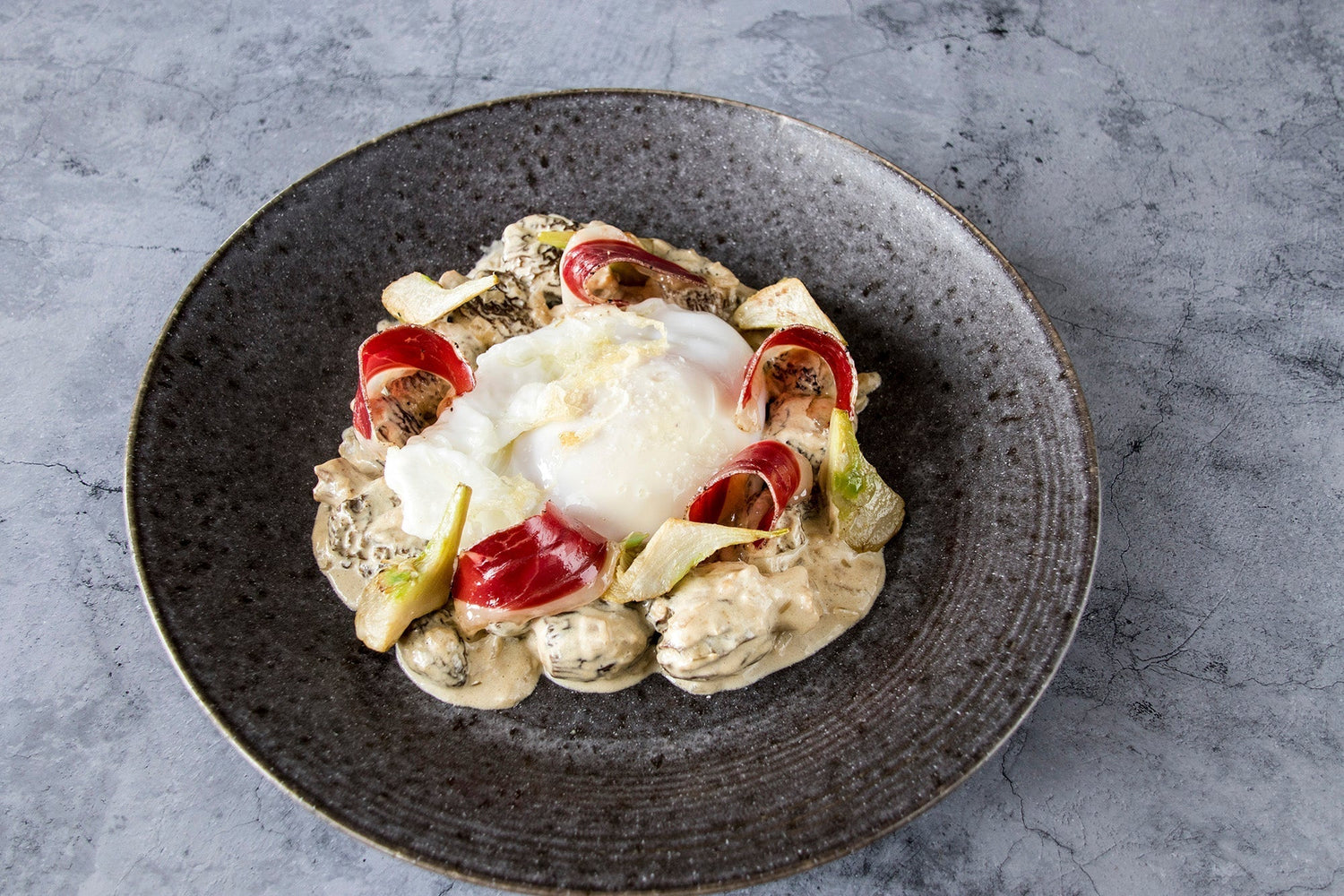 Œuf d’oie aux morilles et au jambon