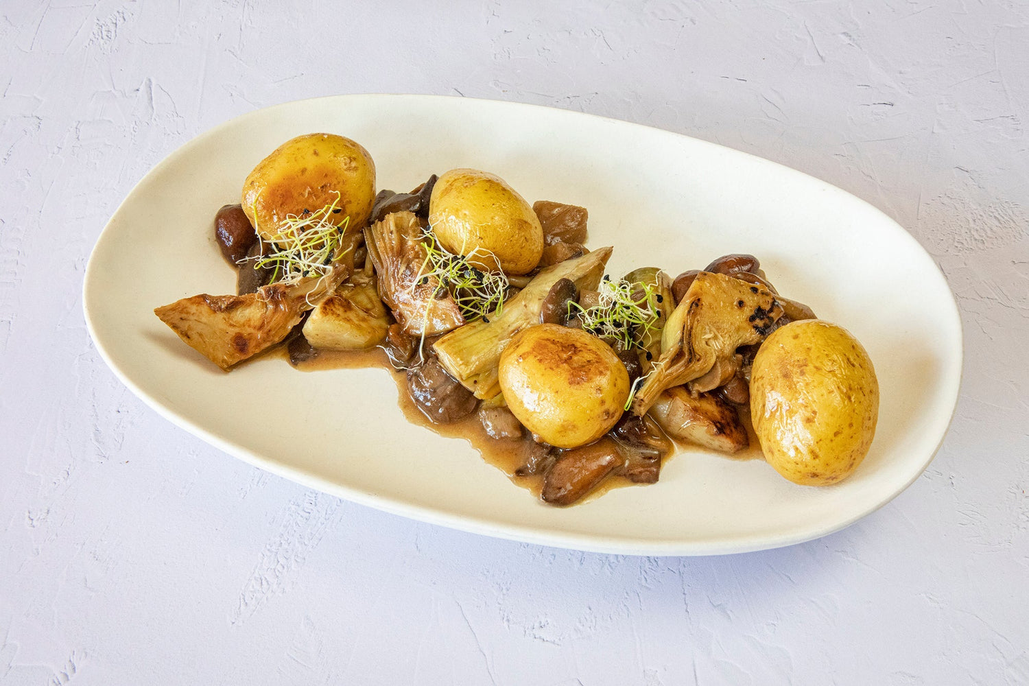 Cocotte d’artichauts, pommes de terre grenaille et champignons