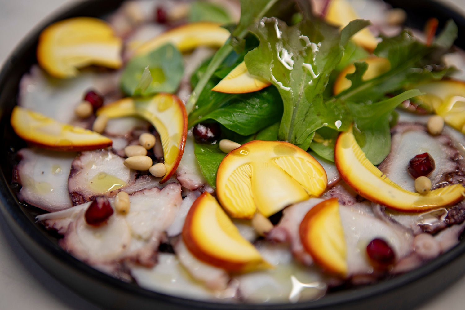 Salade à l’amanite des Césars et carpaccio de poulpe